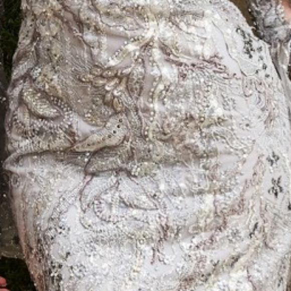 Formal dress - Picture 4 of 10